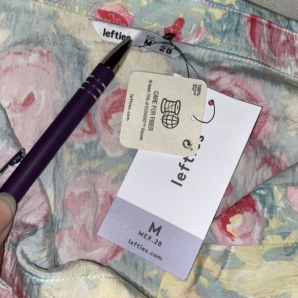 Lefties Women's Pink Floral Button-Down Shirt Viscose Blend Sz M NWT MSRP $89‎ - Picture 4 of 7
